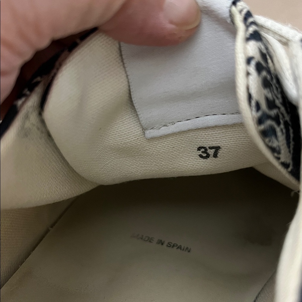Givenchy Sneakers - Picture 8 of 8